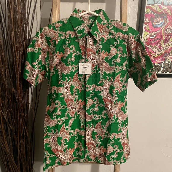 NWT Krisna Wahyu green button up slim fit collared shirt. Brand new. Size medium - Picture 1 of 6